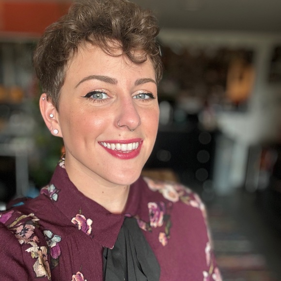 Meet your Posher, Hannah - Picture 3 of 11